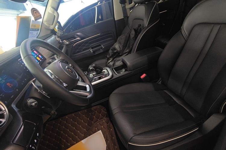 Used Tank 300 2023 City Edition 2.0T—Stylish as Ever Left Front Seat