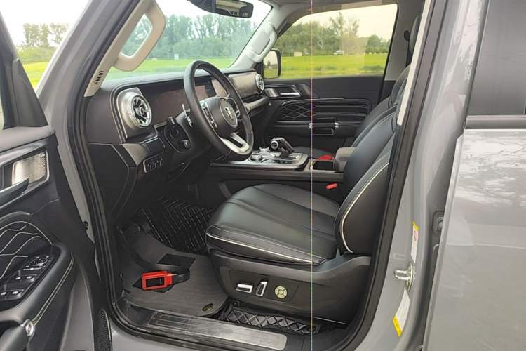 Used Tank 300 2023 City Edition 2.0T—Stylish as Ever Left Front Seat