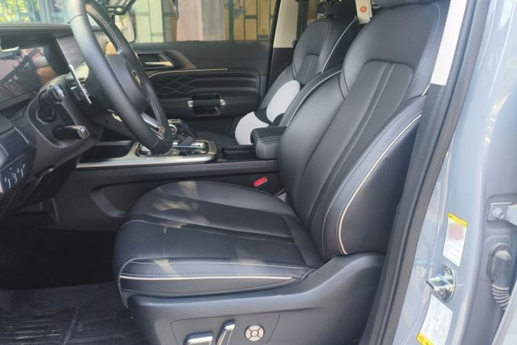 Used Tank 300 2023 City Edition 2.0T—Stylish as Ever Left Front Seat