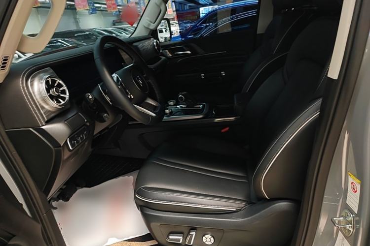 Used Tank 300 2023 City Edition 2.0T—Stylish as Ever Left Front Seat