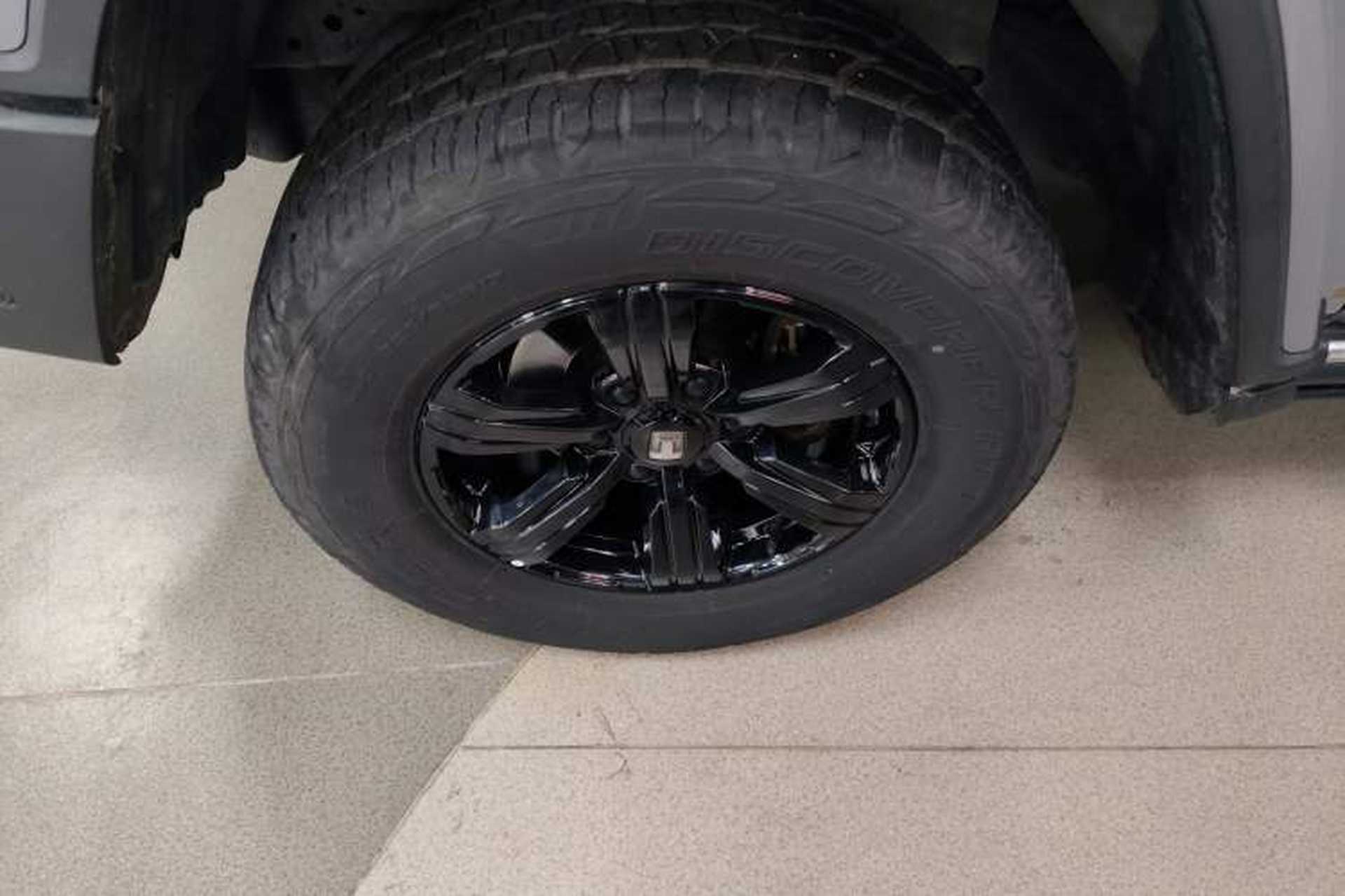 Used Tank 300 2023 City Edition 2.0T—Stylish as Ever Left Front Wheel Hub