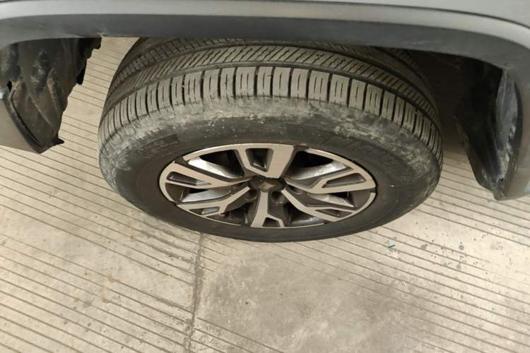 Used Tank 300 2023 City Edition 2.0T—Stylish as Ever Left Front Wheel Hub