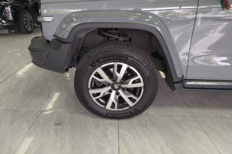 Used Tank 300 2023 City Edition 2.0T—Stylish as Ever Left Front Wheel Hub