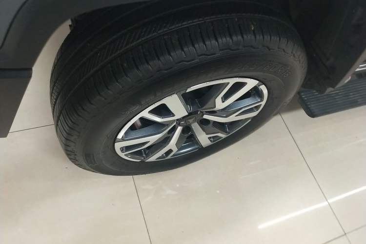 Used Tank 300 2023 City Edition 2.0T—Stylish as Ever Left Front Wheel Hub