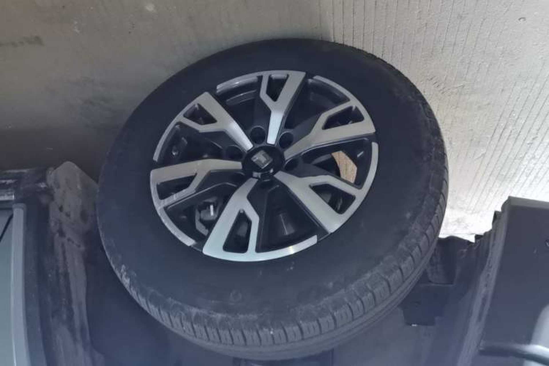 Used Tank 300 2023 City Edition 2.0T—Stylish as Ever Left Front Wheel Hub