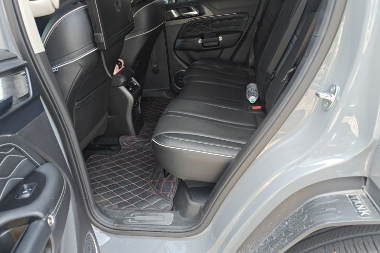 Used Tank 300 2023 City Edition 2.0T—Stylish as Ever Left Rear Seat