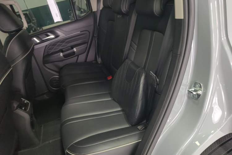 Used Tank 300 2023 City Edition 2.0T—Stylish as Ever Left Rear Seat