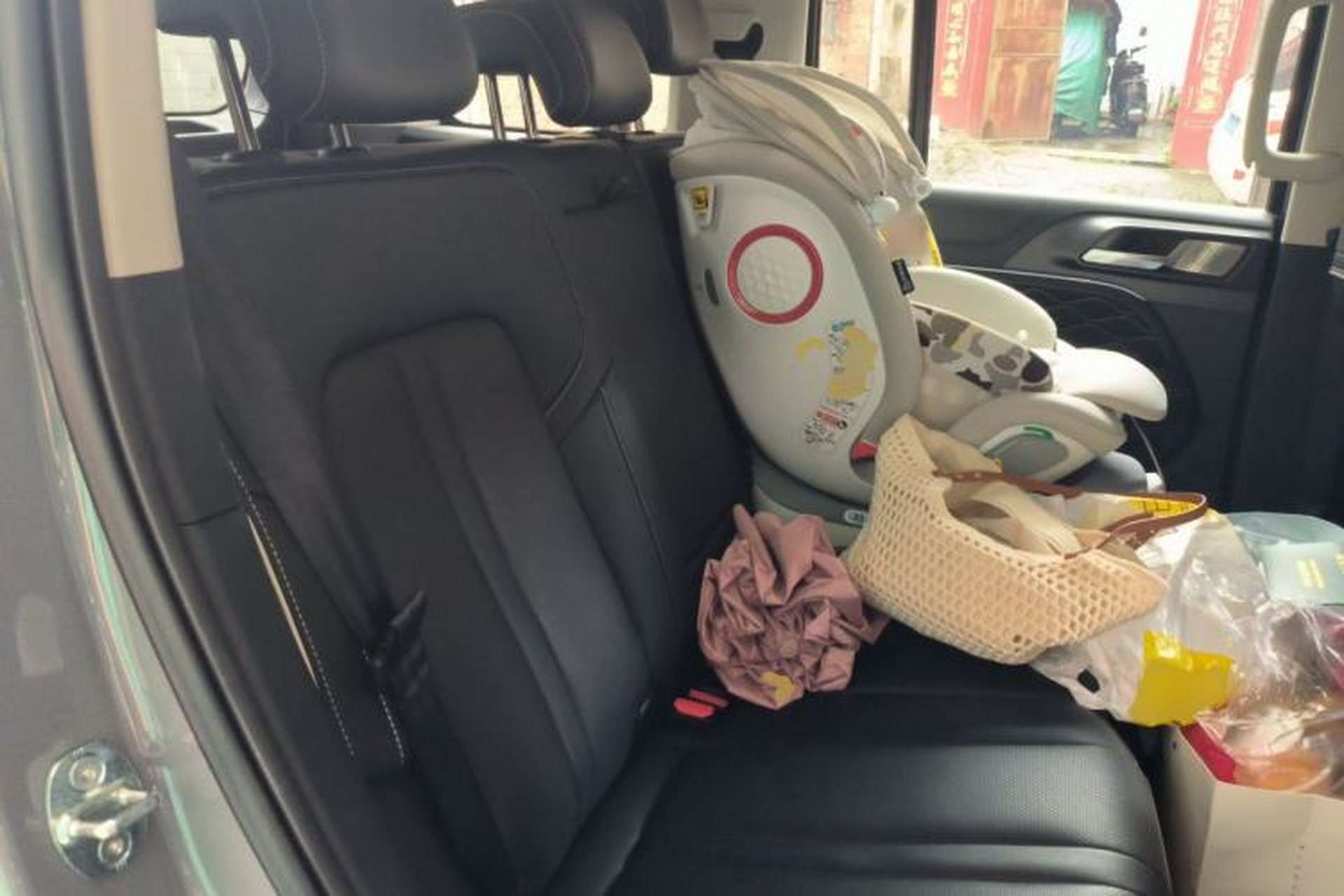 Used Tank 300 2023 City Edition 2.0T—Stylish as Ever Left Rear Seat
