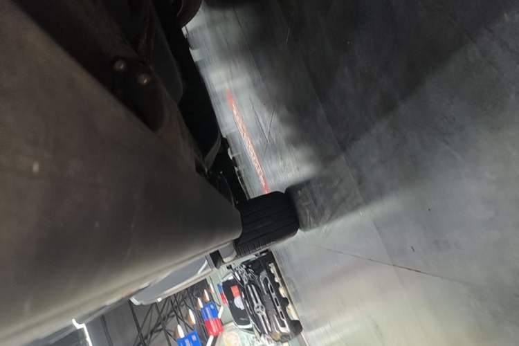 Used Tank 300 2023 City Edition 2.0T—Stylish as Ever Left Side Sill