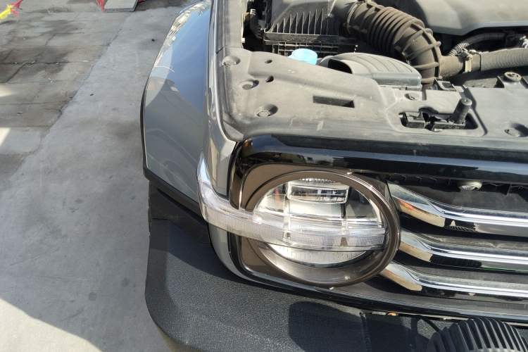 Used Tank 300 2023 City Edition 2.0T—Stylish as Ever Right Front Headlight