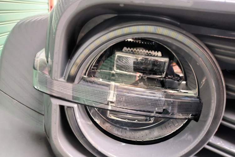 Used Tank 300 2023 City Edition 2.0T—Stylish as Ever Right Front Headlight