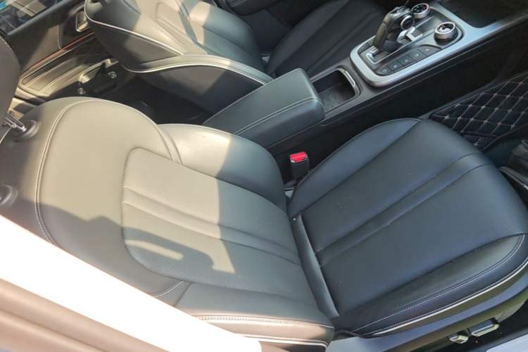 Used Tank 300 2023 City Edition 2.0T—Stylish as Ever Right Front Seat