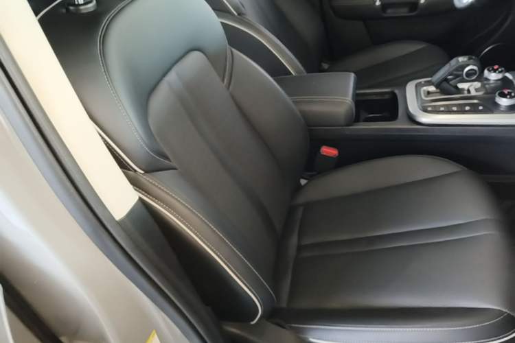 Used Tank 300 2023 Off-Road Edition 2.0T Conqueror Right Front Seat