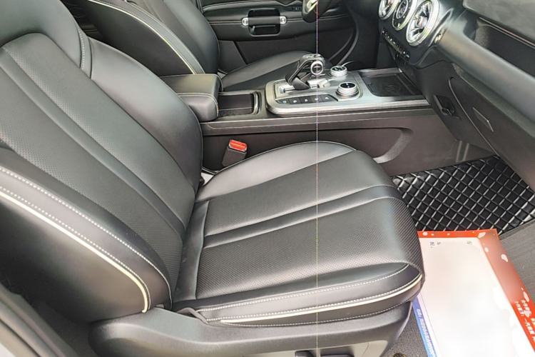 Used Tank 300 2023 City Edition 2.0T—Stylish as Ever Right Front Seat