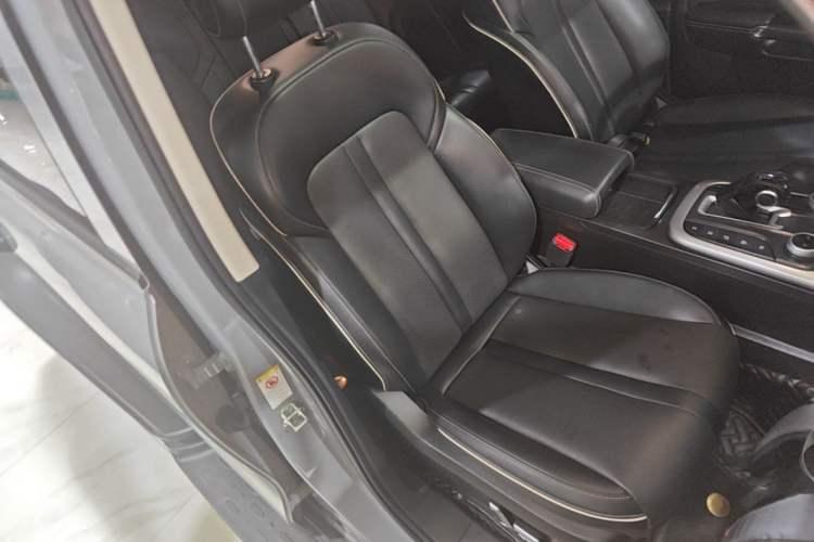 Used Tank 300 2023 Off-Road Edition 2.0T Conqueror Right Front Seat
