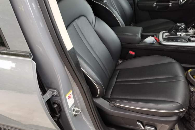 Used Tank 300 2023 Off-Road Edition 2.0T Conqueror Right Front Seat