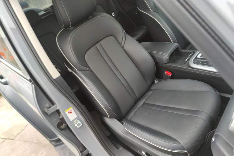 Used Tank 300 2023 Off-Road Edition 2.0T Conqueror Right Front Seat