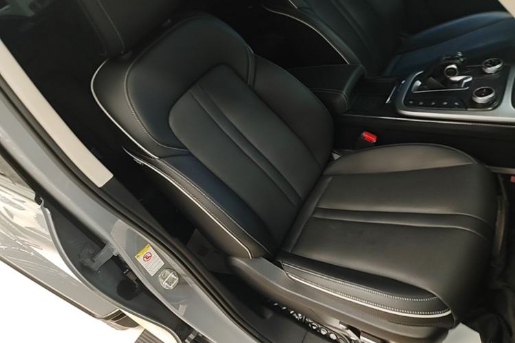Used Tank 300 2023 City Edition 2.0T—Stylish as Ever Right Front Seat