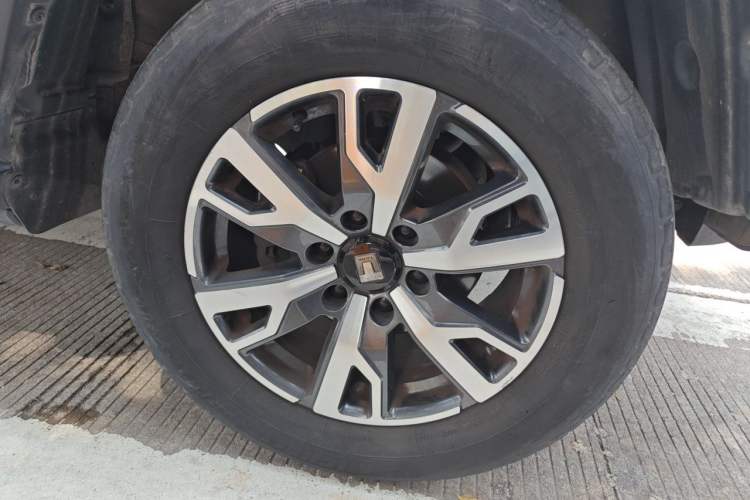 Used Tank 300 2023 City Edition 2.0T—Stylish as Ever Right Front Wheel Hub
