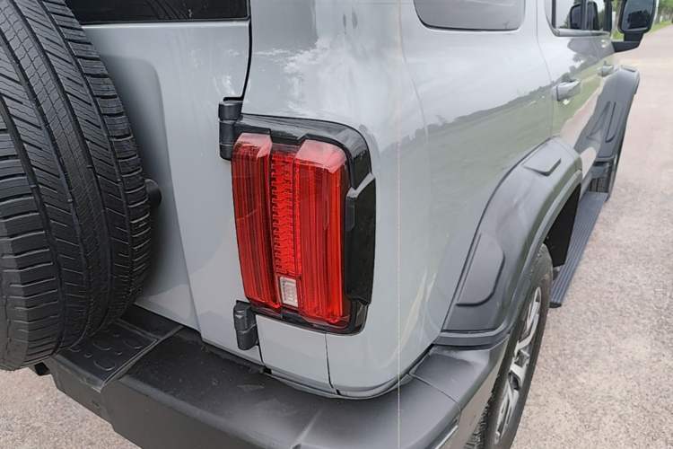 Used Tank 300 2023 City Edition 2.0T—Stylish as Ever Right Rear Taillight