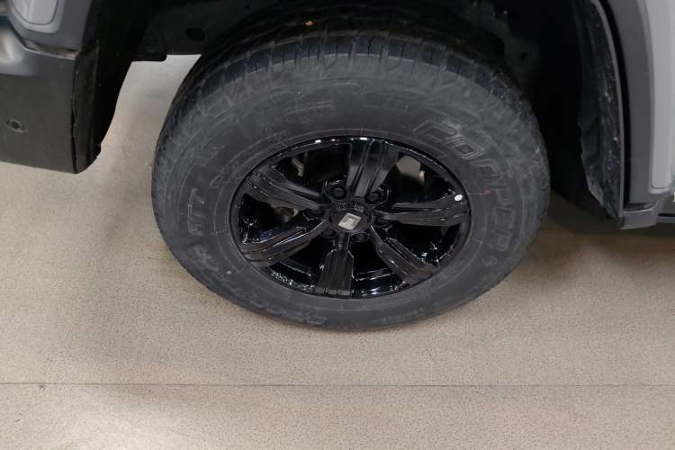 Used Tank 300 2023 City Edition 2.0T—Stylish as Ever Right Rear Wheel Hub