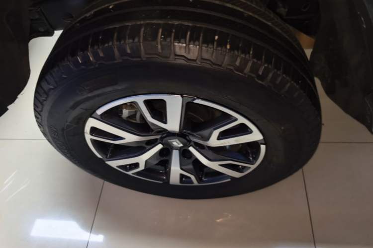 Used Tank 300 2023 City Edition 2.0T—Stylish as Ever Right Rear Wheel Hub