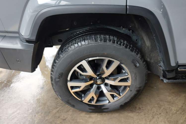 Used Tank 300 2023 City Edition 2.0T—Stylish as Ever Right Rear Wheel Hub