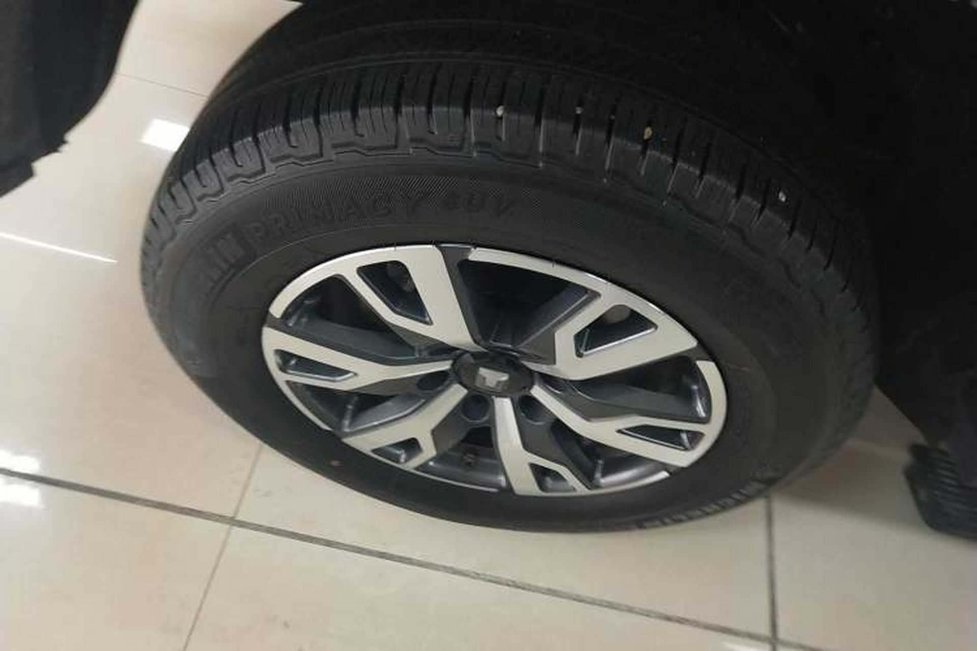 Used Tank 300 2023 City Edition 2.0T—Stylish as Ever Right Rear Wheel Hub