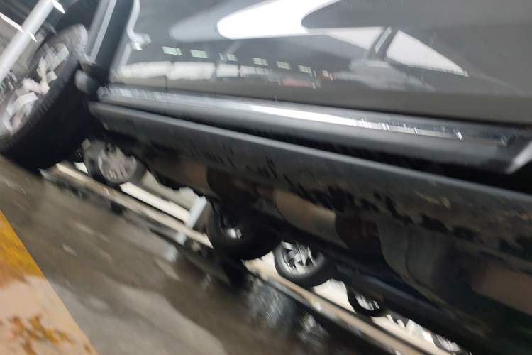Used Tank 300 2023 City Edition 2.0T—Stylish as Ever Right Side Sill