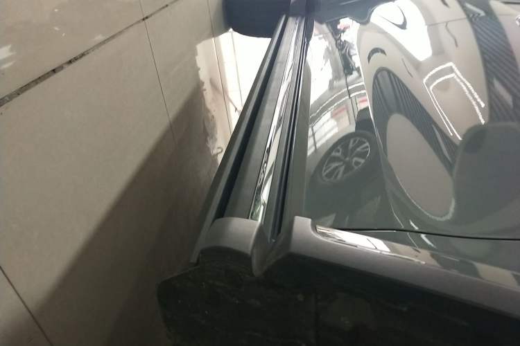 Used Tank 300 2023 City Edition 2.0T—Stylish as Ever Right Side Sill