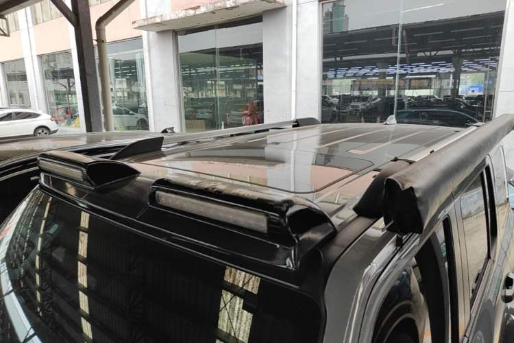 Used Tank 300 2023 City Edition 2.0T—Stylish as Ever Roof