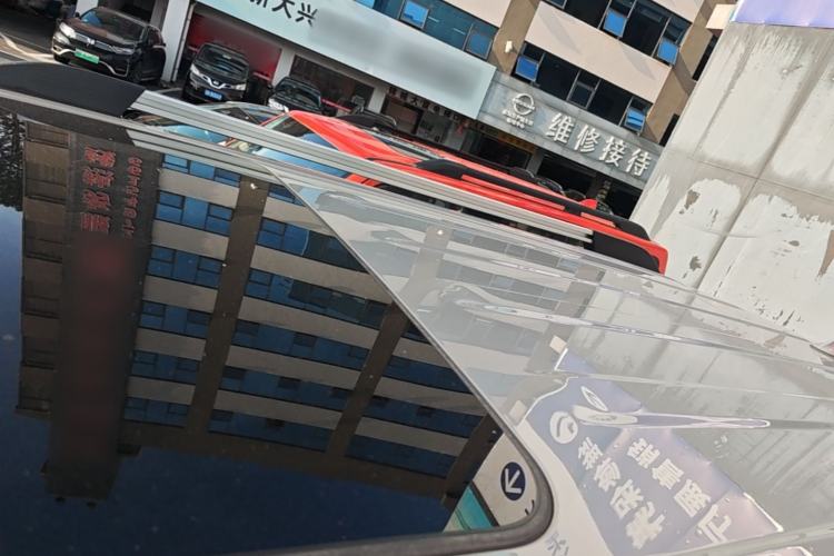Used Tank 300 2023 City Edition 2.0T—Stylish as Ever Roof