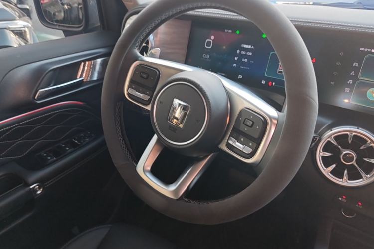 Used Tank 300 2023 City Edition 2.0T—Stylish as Ever Steering Wheel