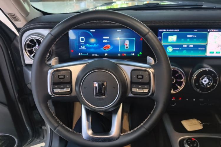 Used Tank 300 2023 City Edition 2.0T—Stylish as Ever Steering Wheel