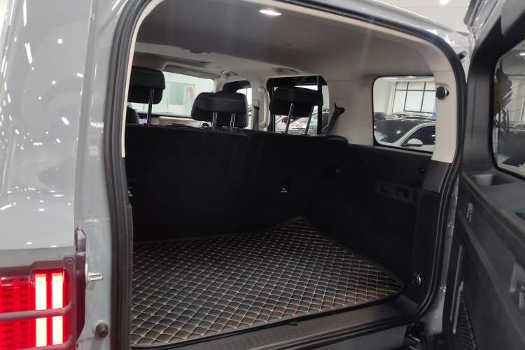Used Tank 300 2023 City Edition 2.0T—Stylish as Ever Trunk