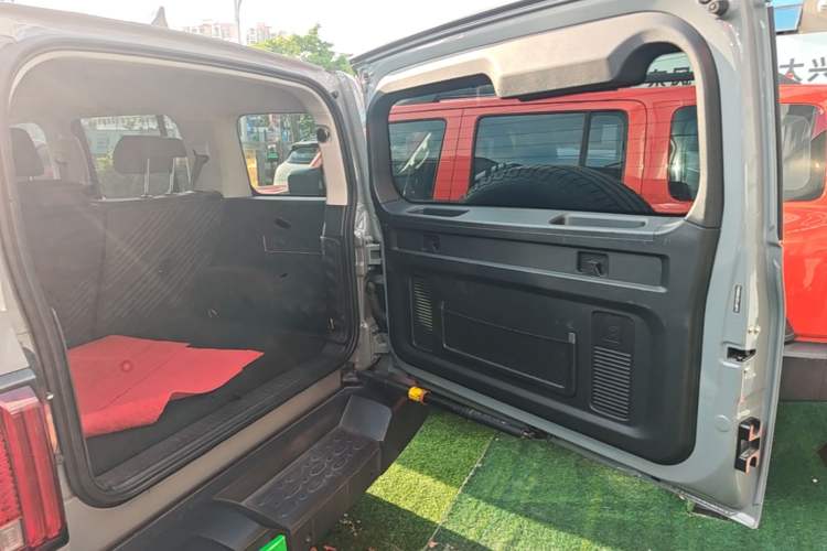 Used Tank 300 2023 City Edition 2.0T—Stylish as Ever Trunk