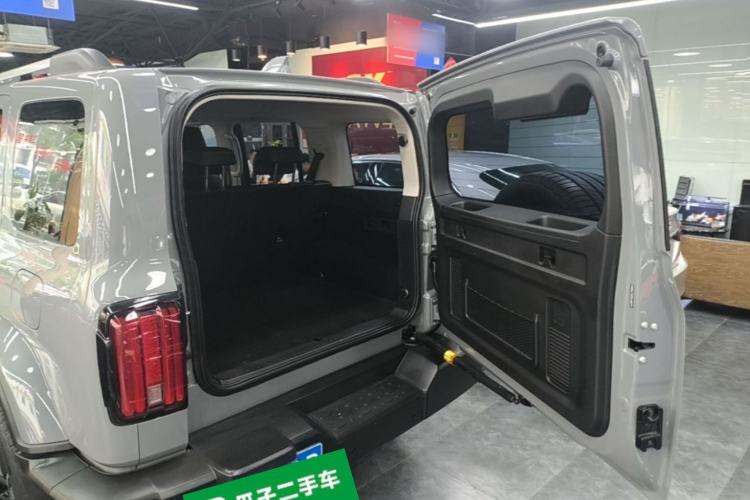 Used Tank 300 2023 City Edition 2.0T—Stylish as Ever Trunk