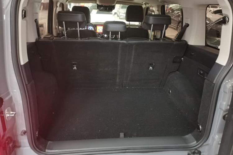 Used Tank 300 2023 City Edition 2.0T—Stylish as Ever Trunk