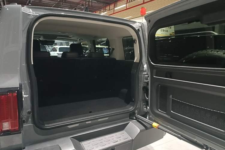 Used Tank 300 2023 Off-Road Edition 2.0T Conqueror Trunk