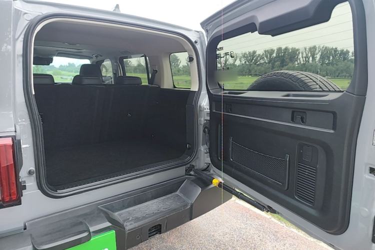 Used Tank 300 2023 City Edition 2.0T—Stylish as Ever Trunk
