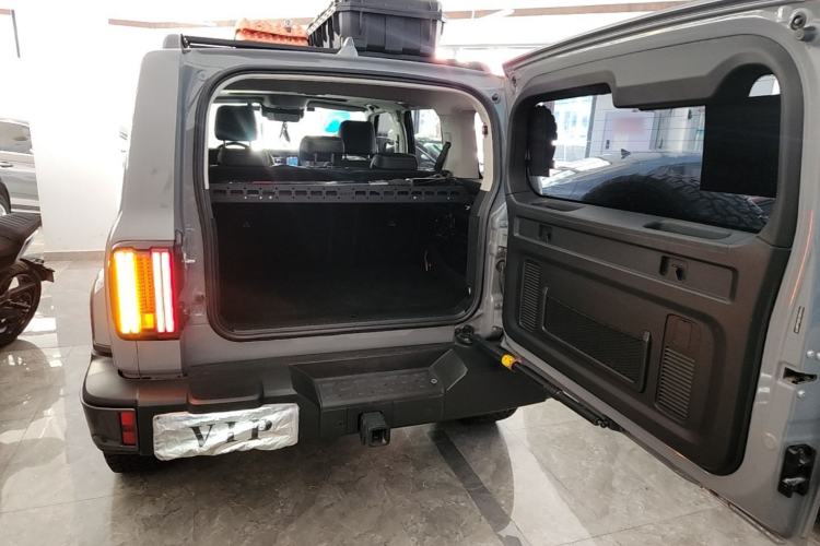 Used Tank 300 2023 City Edition 2.0T—Stylish as Ever Trunk