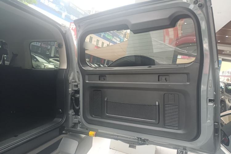 Used Tank 300 2023 City Edition 2.0T—Stylish as Ever Trunk