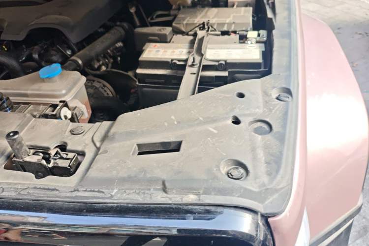 Used Tank 300 2023 City Edition 2.0T—Stylish as Ever Engine Bay Left