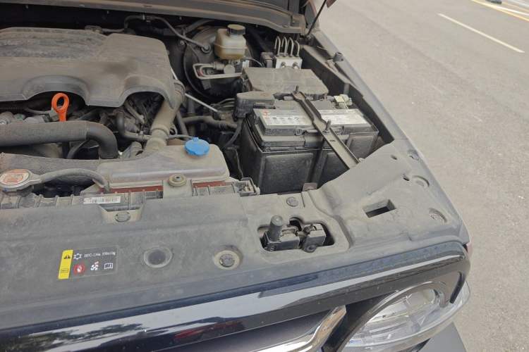 Used Tank 300 2023 City Edition 2.0T—Stylish as Ever Engine Bay Left