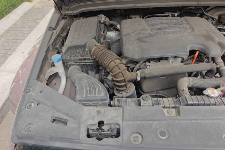 Used Tank 300 2023 City Edition 2.0T—Stylish as Ever Engine Bay Right