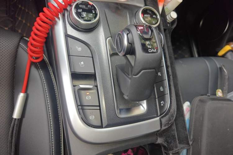 Used Tank 300 2023 City Edition 2.0T—Stylish as Ever Gear Lever