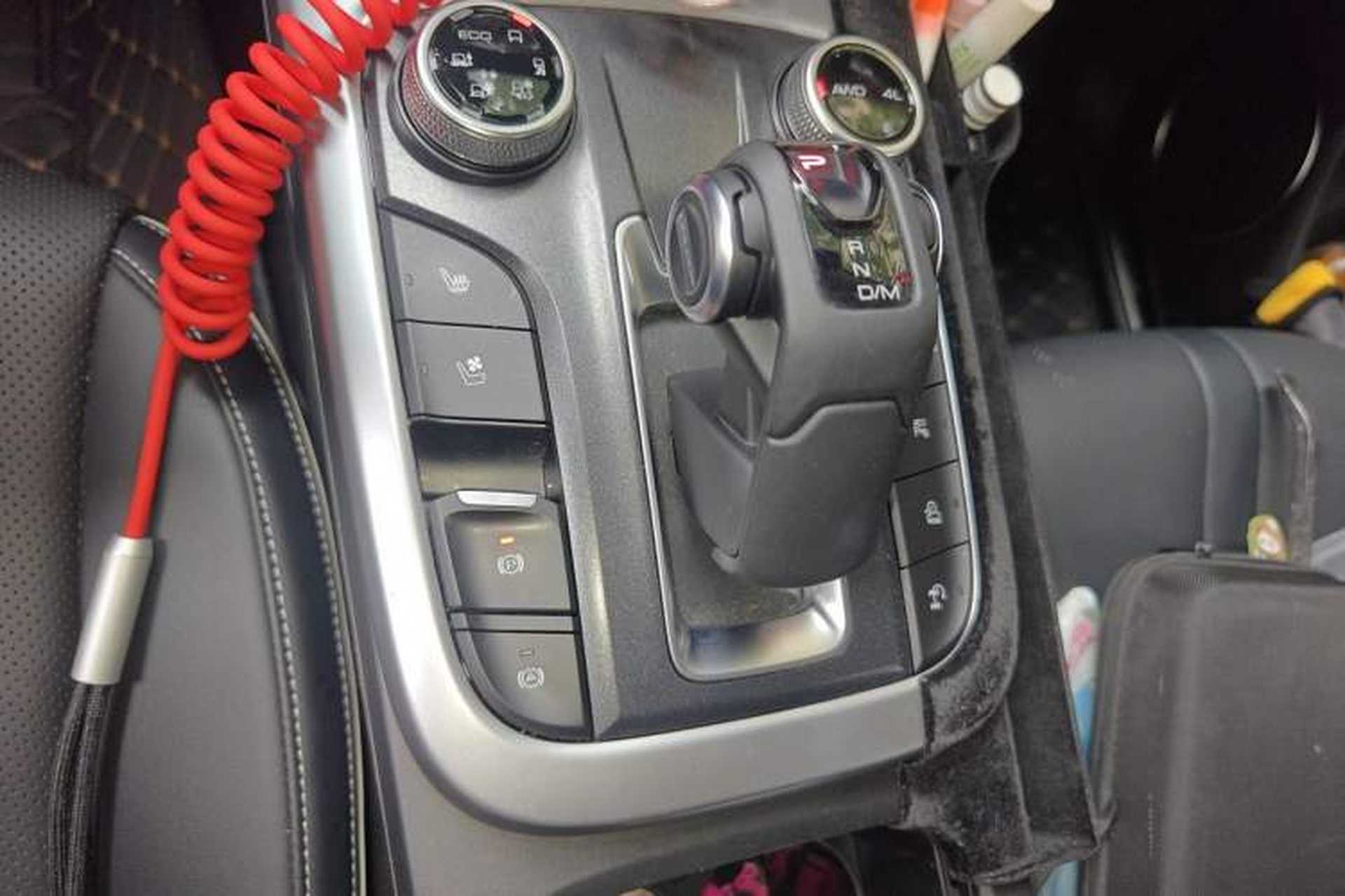 Used Tank 300 2023 City Edition 2.0T—Stylish as Ever Gear Lever