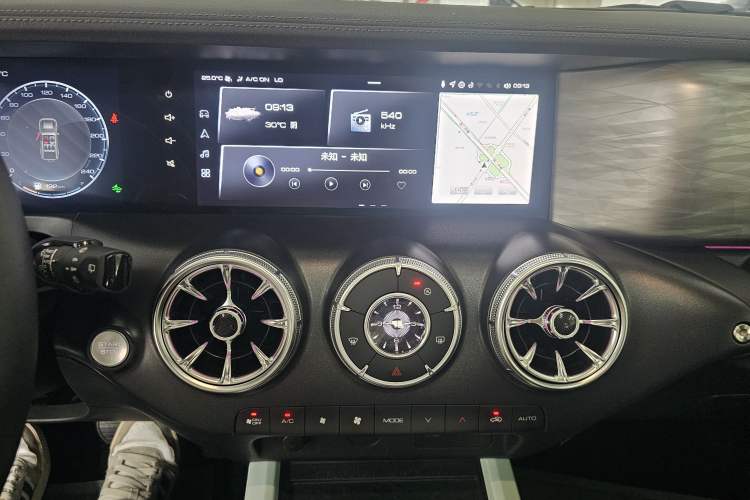 Used Tank 300 2023 City Edition 2.0T—Stylish as Ever Audio And AC Panel