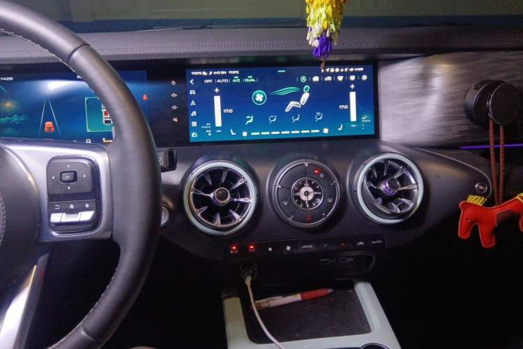 Used Tank 300 2023 City Edition 2.0T—Stylish as Ever Audio And AC Panel
