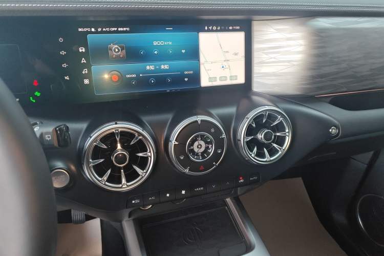 Used Tank 300 2023 City Edition 2.0T—Stylish as Ever Audio And AC Panel